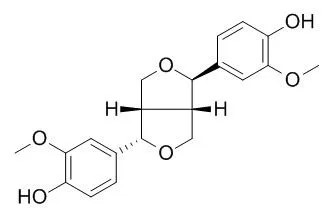 (-)-Epipinoresinol의 분자 구조식